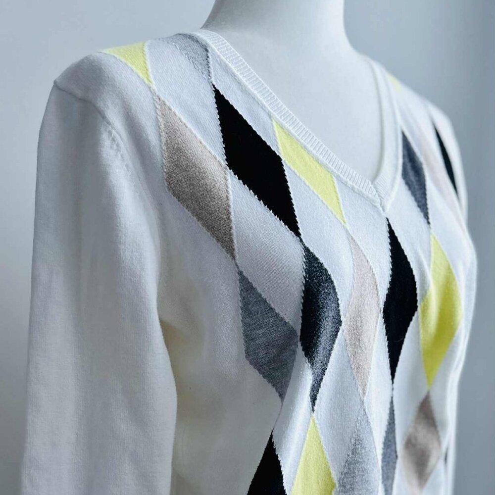 Röhnisch White Argyle Cotton V-Neck Knit Sweater with Long Sleeves – US M